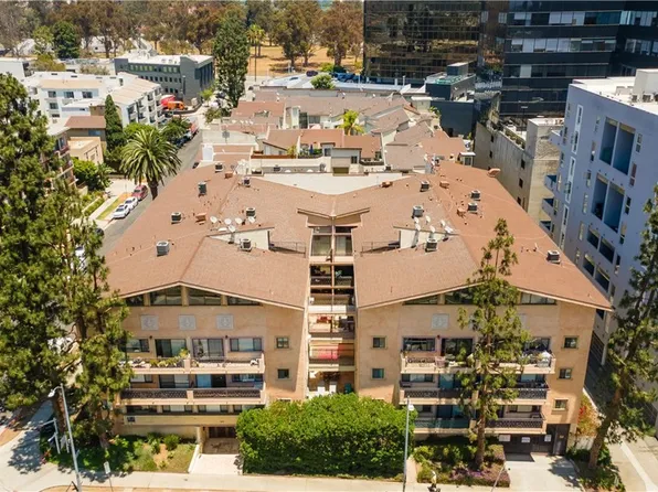 1154 S Barrington Ave APT 213, Los Angeles, CA 90049