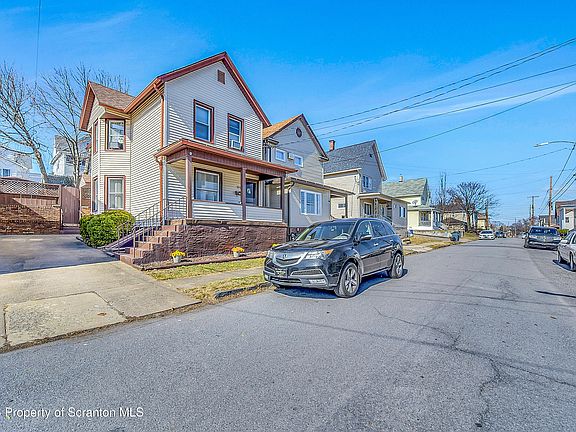 4th image of 929 Ridge Ave