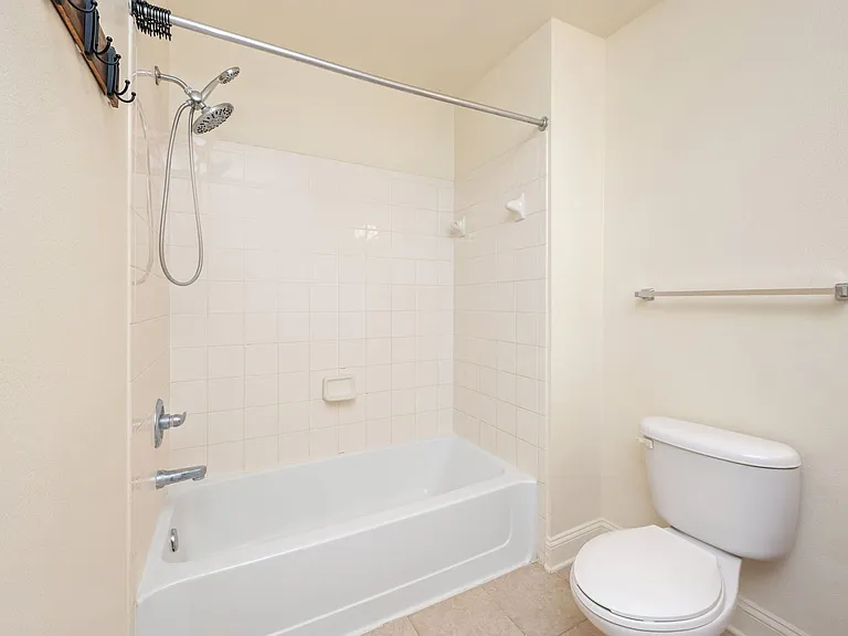 715 Majestic Dr — Photo 29