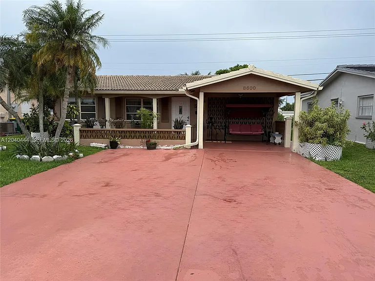8600 NW 57th Ct — Photo 2
