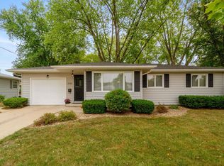 2320 Royal Dr, Cedar Falls, IA 50613
