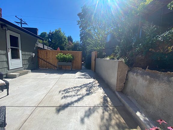 One level rear Entry