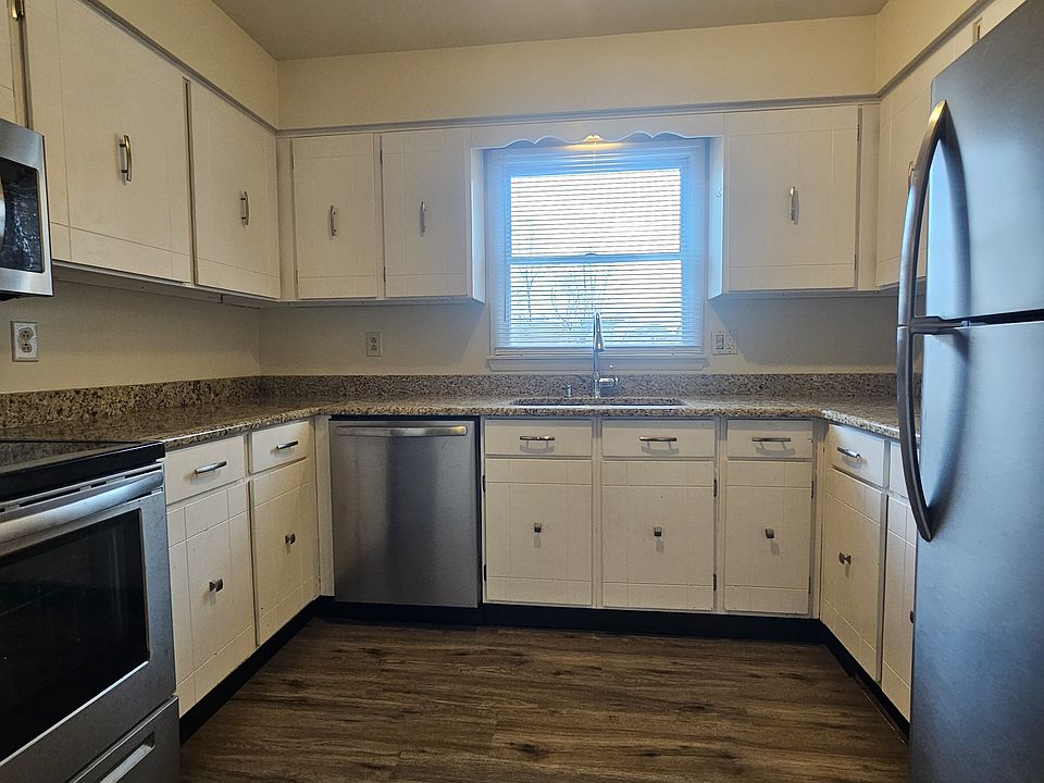 1st image of 305 Thomas Dr APT 4