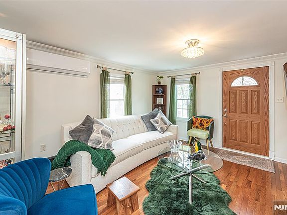 4th image of 119 Sherwood Ave