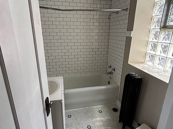 5th image of 4161 W Cornelia Ave #2