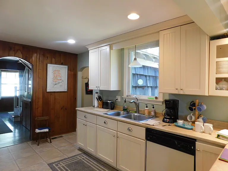 70 E Grand Ave — Photo 50