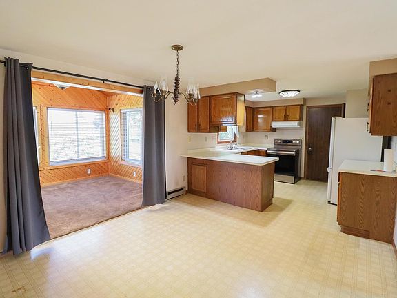 5th image of 217 Maple LANE