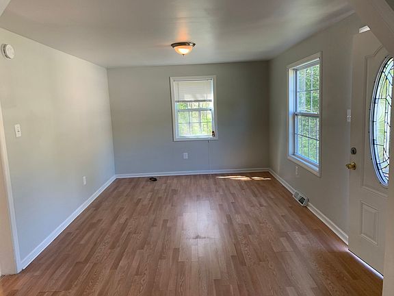 2nd image of 220 Clay St