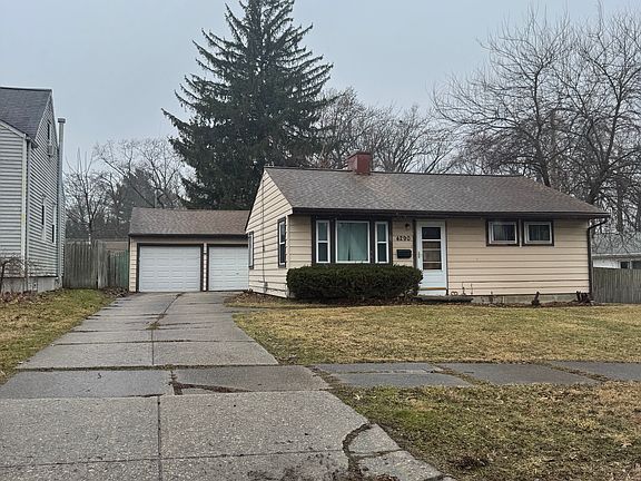 3rd image of 4290 W 189th St