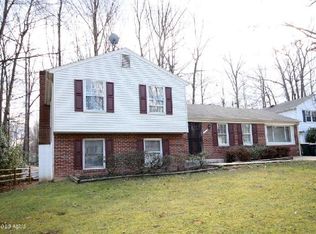 9709 Schmidt Dr, Burke, VA 22015