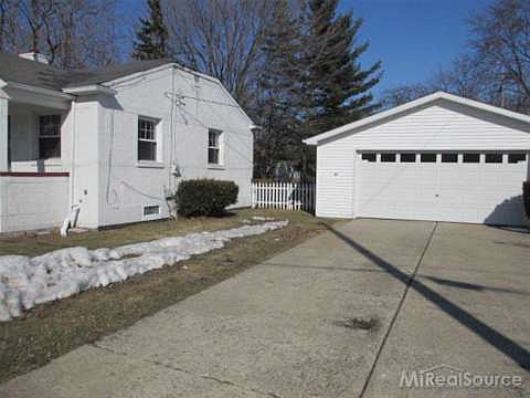 2nd image of 26776 Fernwood St