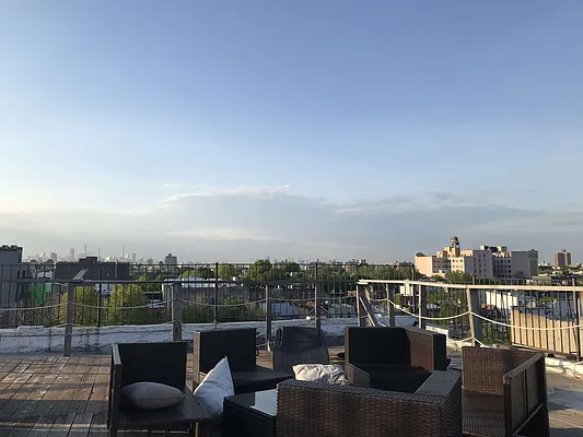 Rented by Manhattan Management LLC | media 25