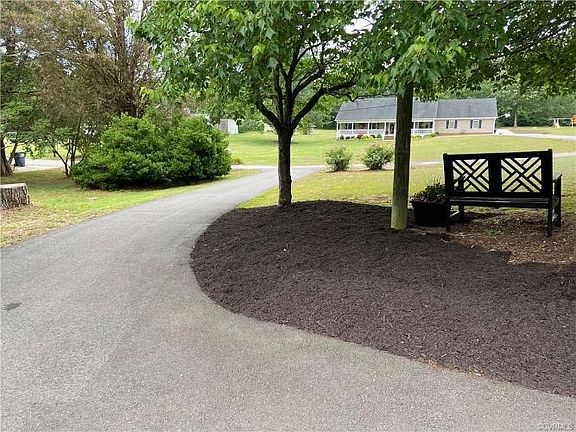 3rd image of Dinwiddie Ct