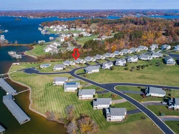 325 Lands End Cir, Union Hall, VA 24176