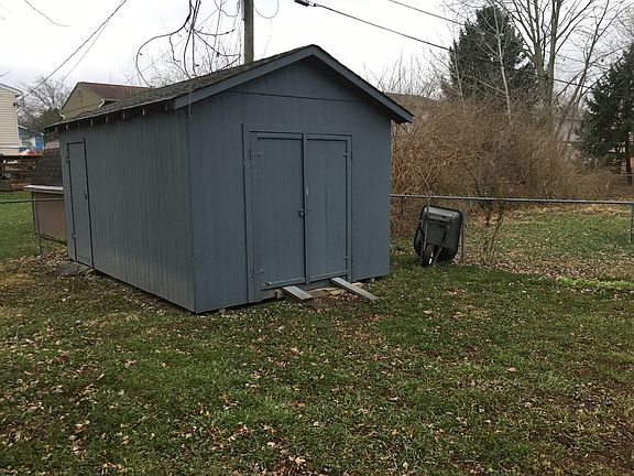 3rd image of 122 Lellan Ave