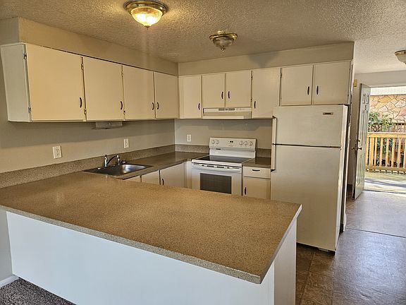 townhouse kitchen