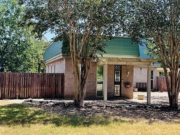 2nd image of 195 Park Dr