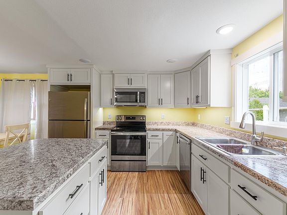 2nd image of 214 4th St NE
