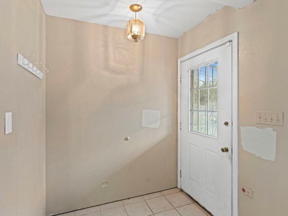 4th image of 311 Leslie Dr