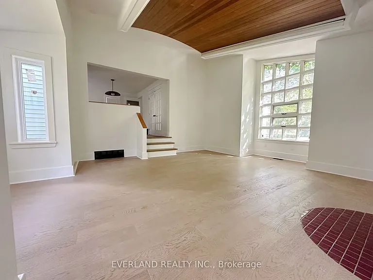 426 Reynolds St — Photo 9