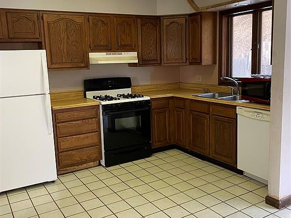 4th image of 89 Ellis Ave