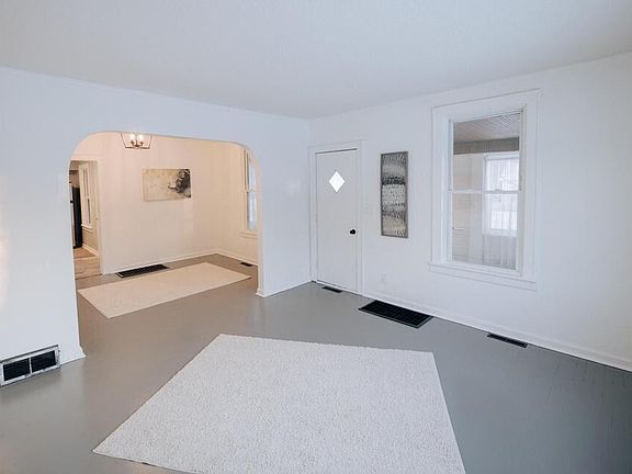 5th image of 672 E Isabella Ave
