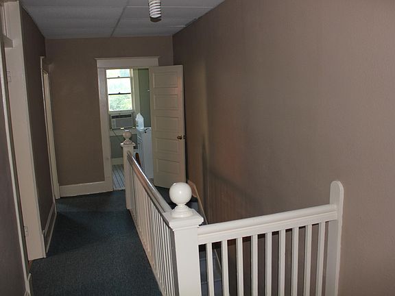 hallway to main bath