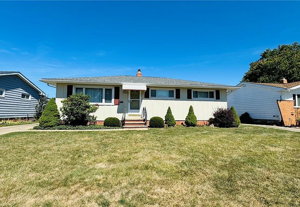 1st image of 687 E Dartmoor Ave