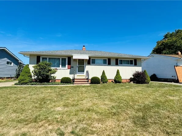 687 E Dartmoor Ave, Seven Hills, OH 44131