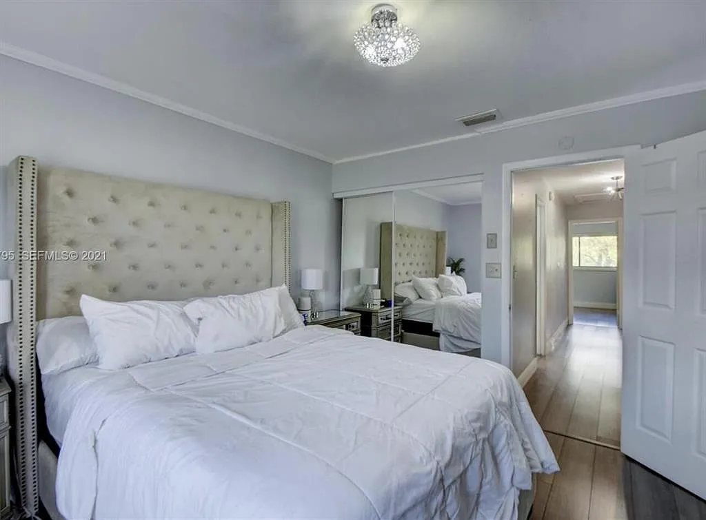 2 bed, 1.5 bath, 988 sqft, $2,200 — Photo 3
