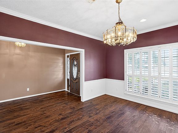 3rd image of 207 Hearthstone Cir
