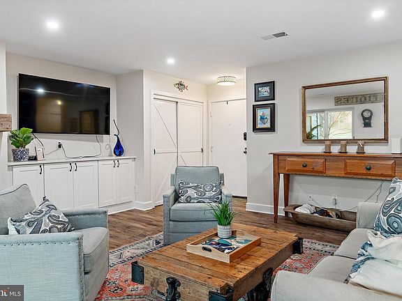 4th image of 14 Spa Creek Lndg Unit B1