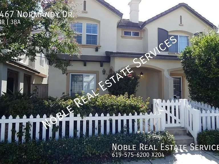 1467 Normandy Dr — Photo 2