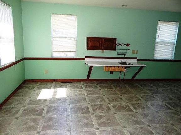 5th image of 233 Bernard Ave