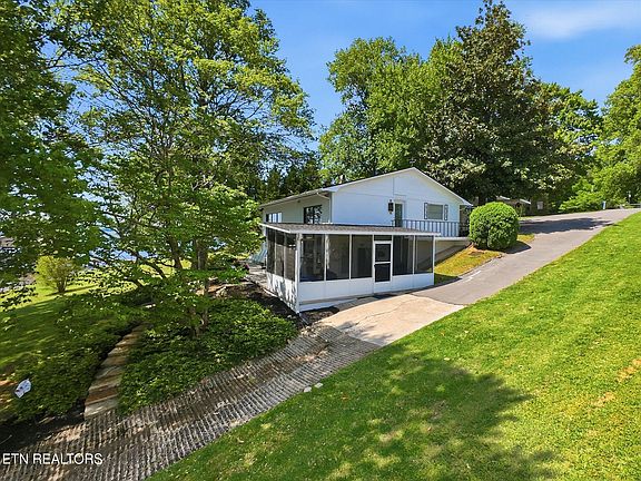 6th image of 235 Phillips Dr