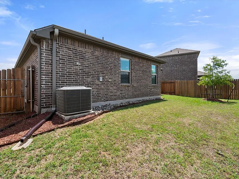 4004 Millau Ln — Photo 27