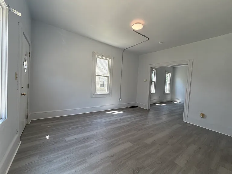 7009 Hecker Ave — Photo 15