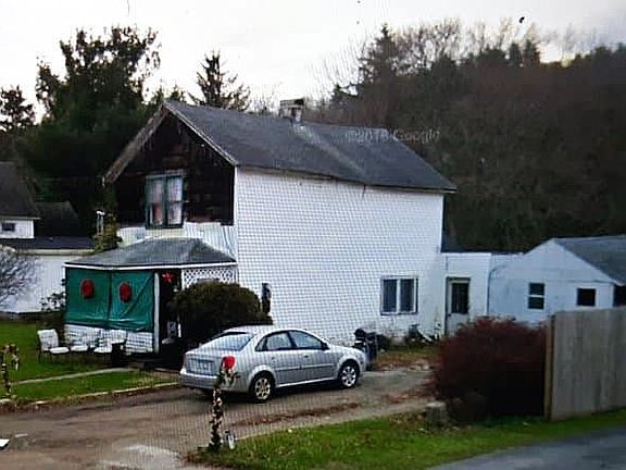 3rd image of 63 Seneca St