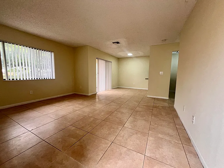 6061 10th Avenue Ave N #242 — Photo 4