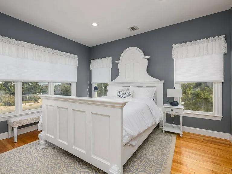 863 Dune Rd — Photo 27
