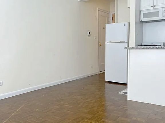 3rd image of 241 E 39th St APT 1F