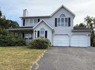 11 Toronado Dr, Latham, NY 12110