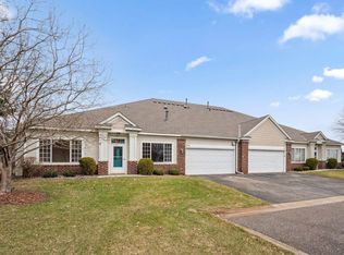 5855 Prairie Ridge Dr, Shoreview, MN 55126