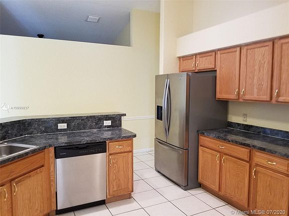 5th image of 2385 SE Mariposa Ave #1
