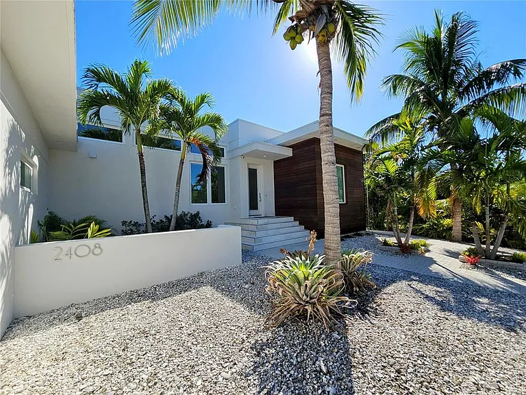 2408 Nassau St — Photo 19