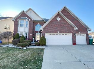 24318 Curt Dr, Brownstown, MI 48183
