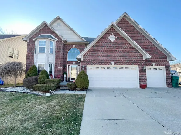 24318 Curt Dr, Brownstown, MI 48183