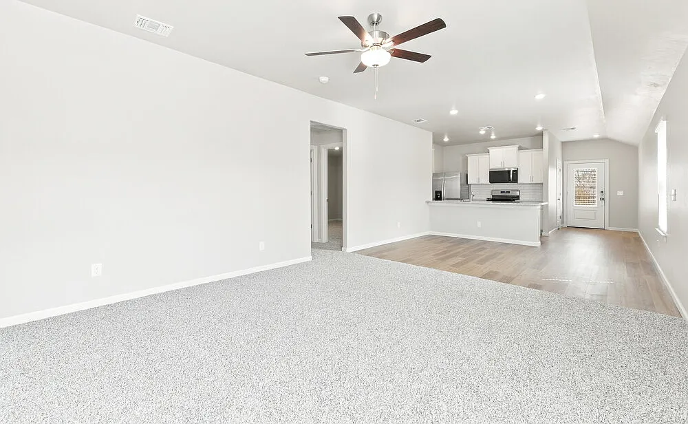 3 bed, 2.0 bath, 1420 sqft, $1,685 — Photo 4