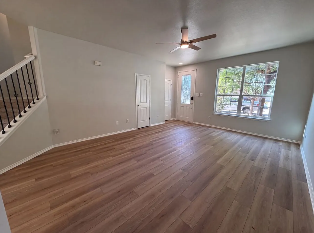 3 bed, 2460 sqft, $2,550 — Photo 4