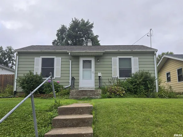 2943 Cody St, Bettendorf, IA 52722